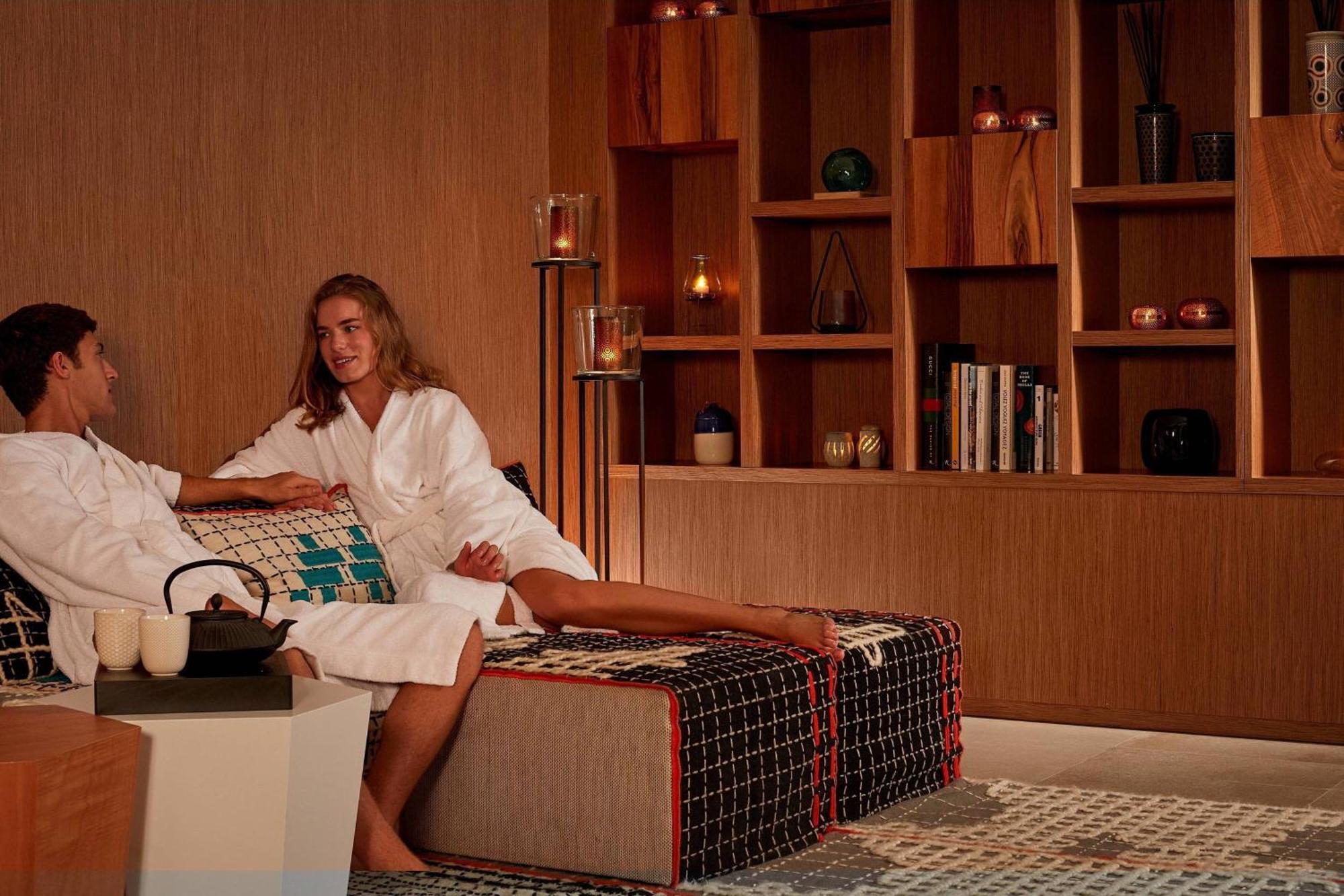 Paragraph Resort & Spa Shekvetili, Autograph Collection Ngoại thất bức ảnh A woman receiving a spa treatment