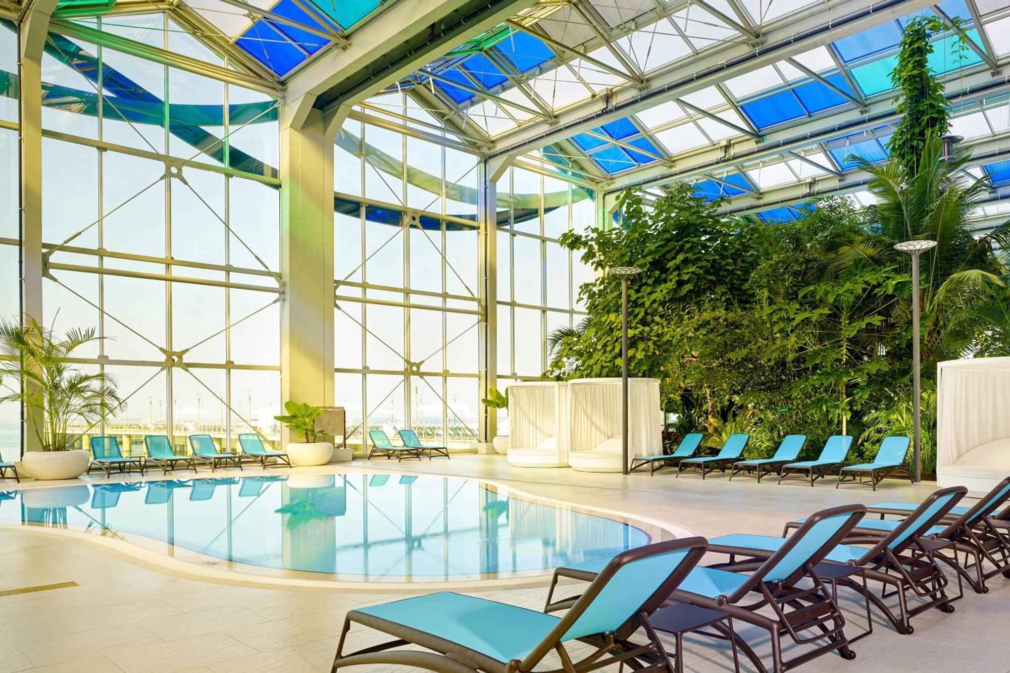 Paragraph Resort & Spa Shekvetili, Autograph Collection Ngoại thất bức ảnh The pool at the Westin Palace, Madrid