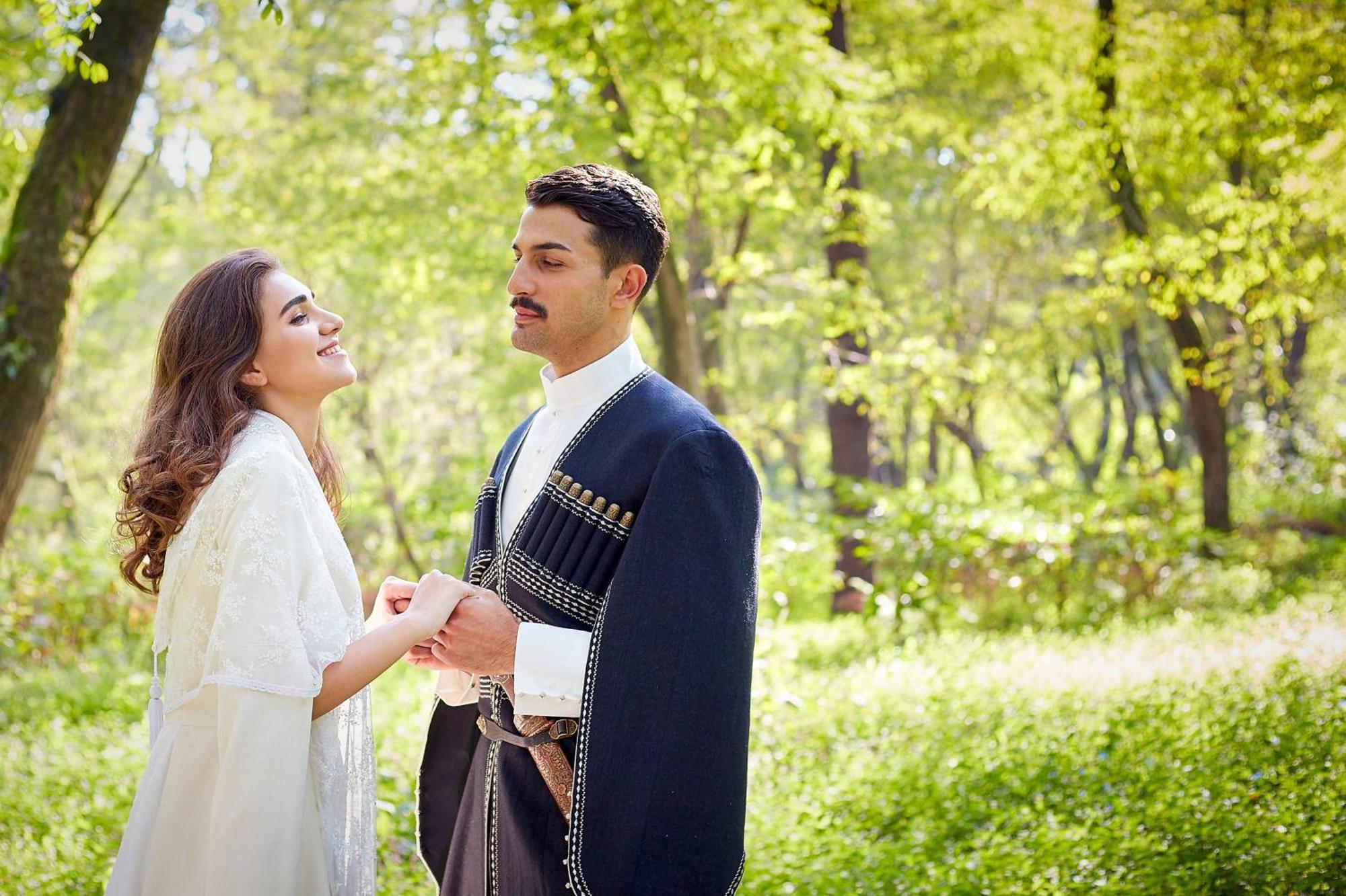 Paragraph Resort & Spa Shekvetili, Autograph Collection Ngoại thất bức ảnh Azeri couple in national clothes